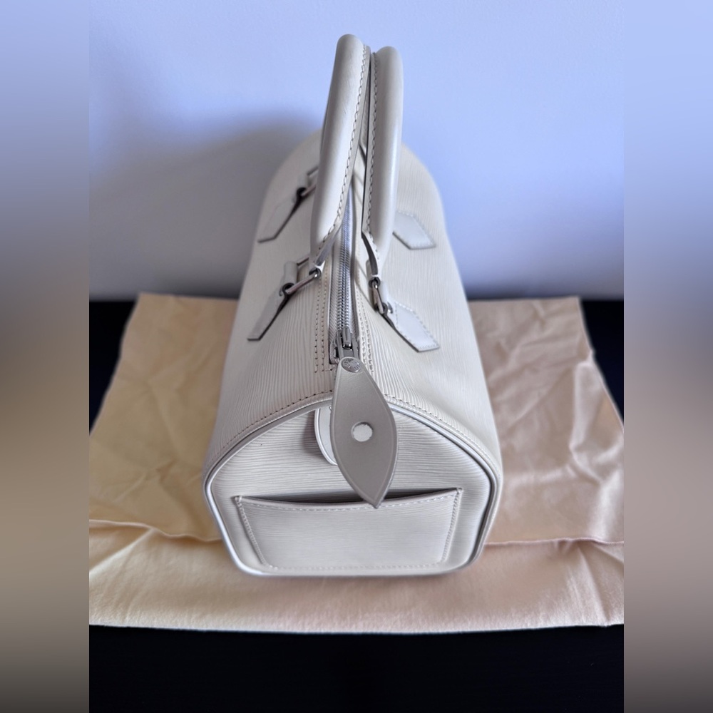 Authentic Louis Vuitton Speedy 25 White Epi Leather - Picture 2 of 16